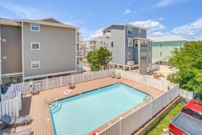 Carolina Beach Condo with Balcony Walk to the Ocean
